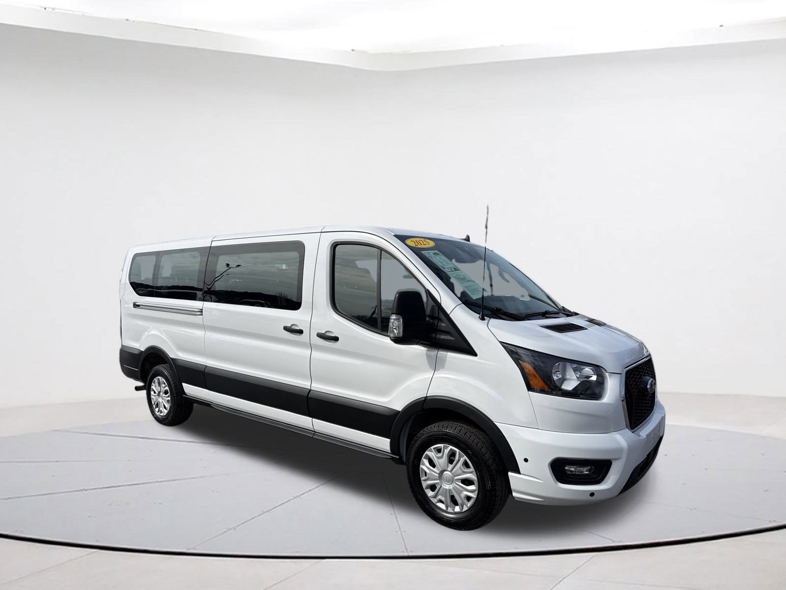 2025 Ford Transit Passenger Wagon XLT