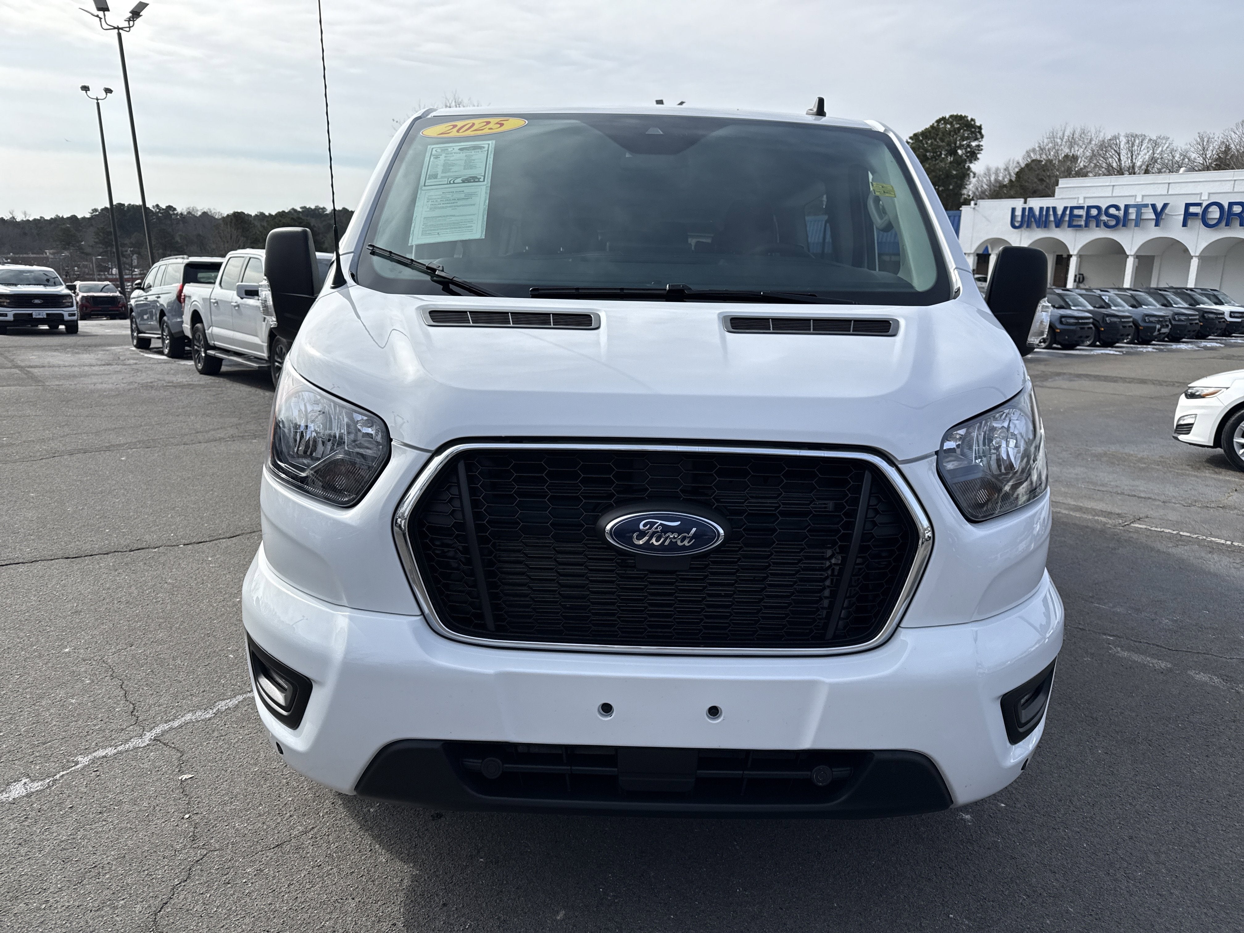 2025 Ford Transit Passenger Wagon XLT