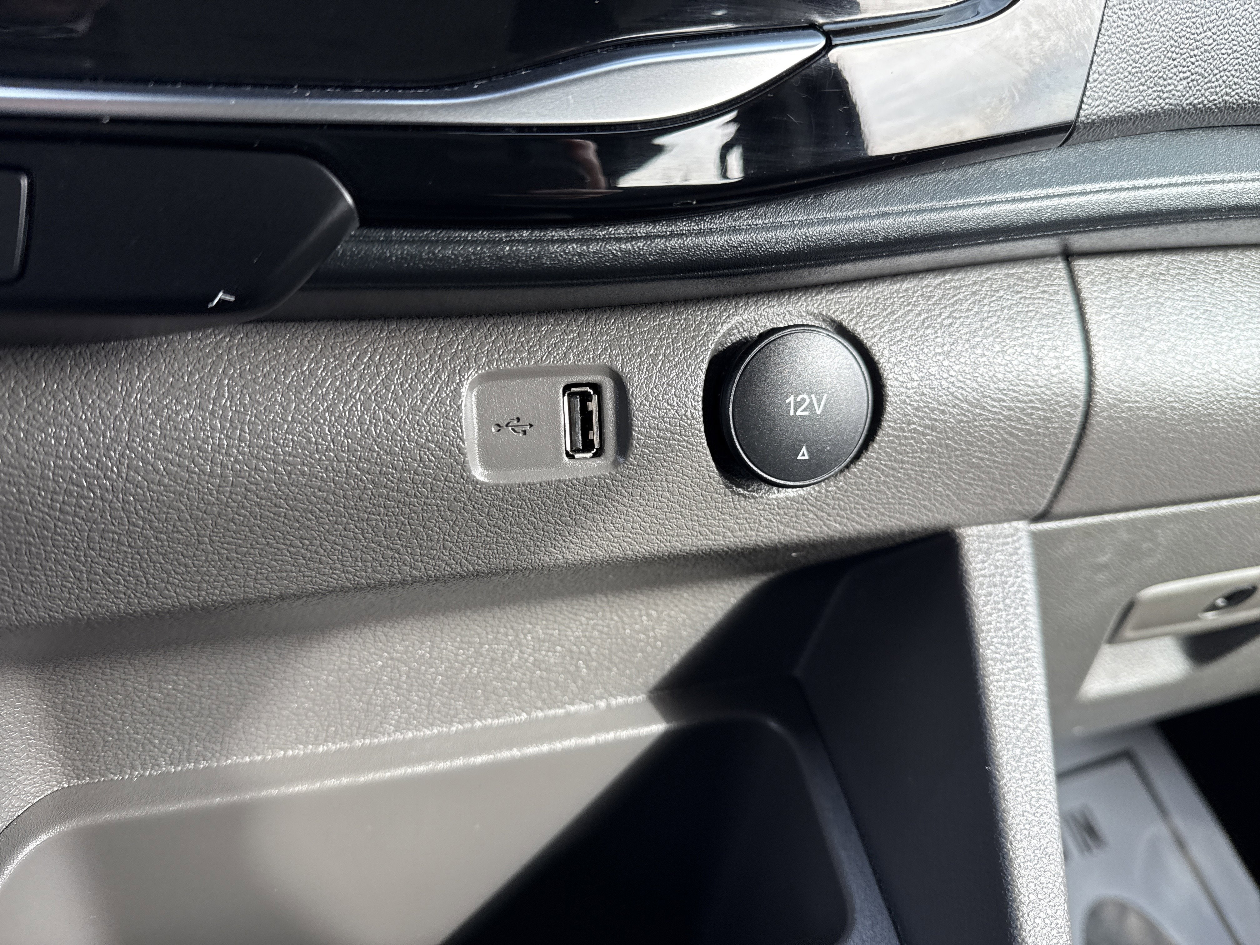 2025 Ford Transit Passenger Wagon XLT