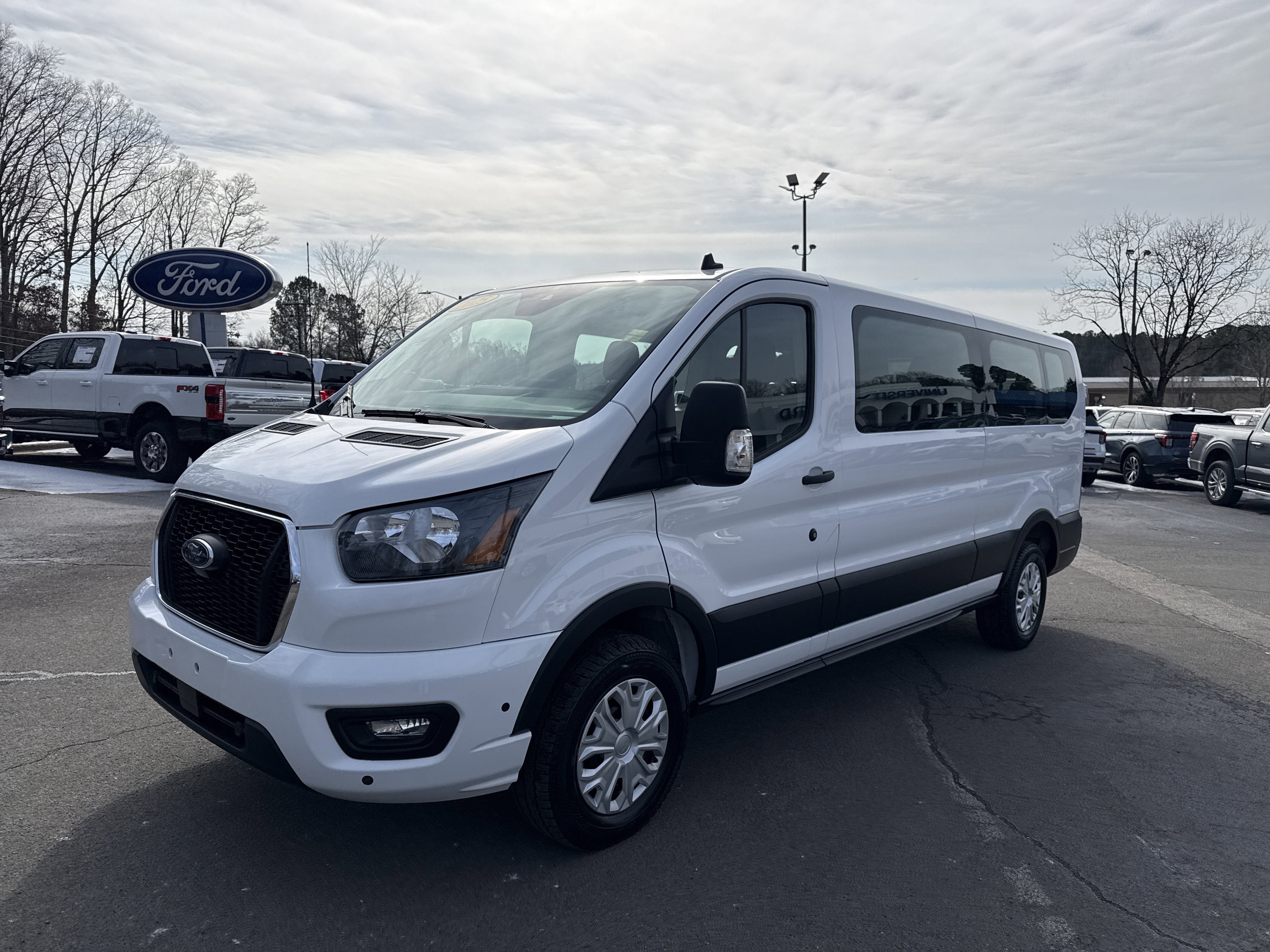 2025 Ford Transit Passenger Wagon XLT
