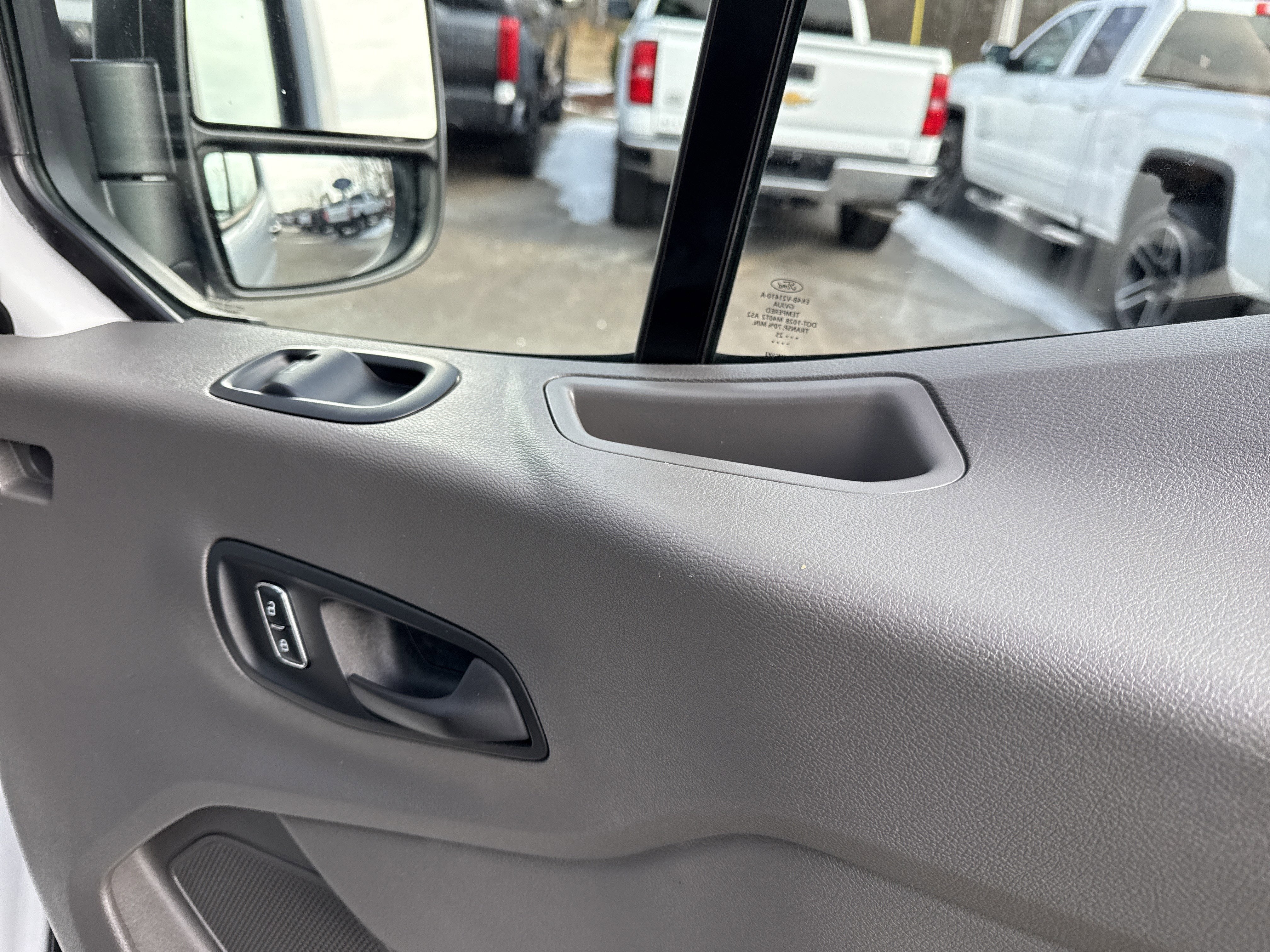 2025 Ford Transit Passenger Wagon XLT