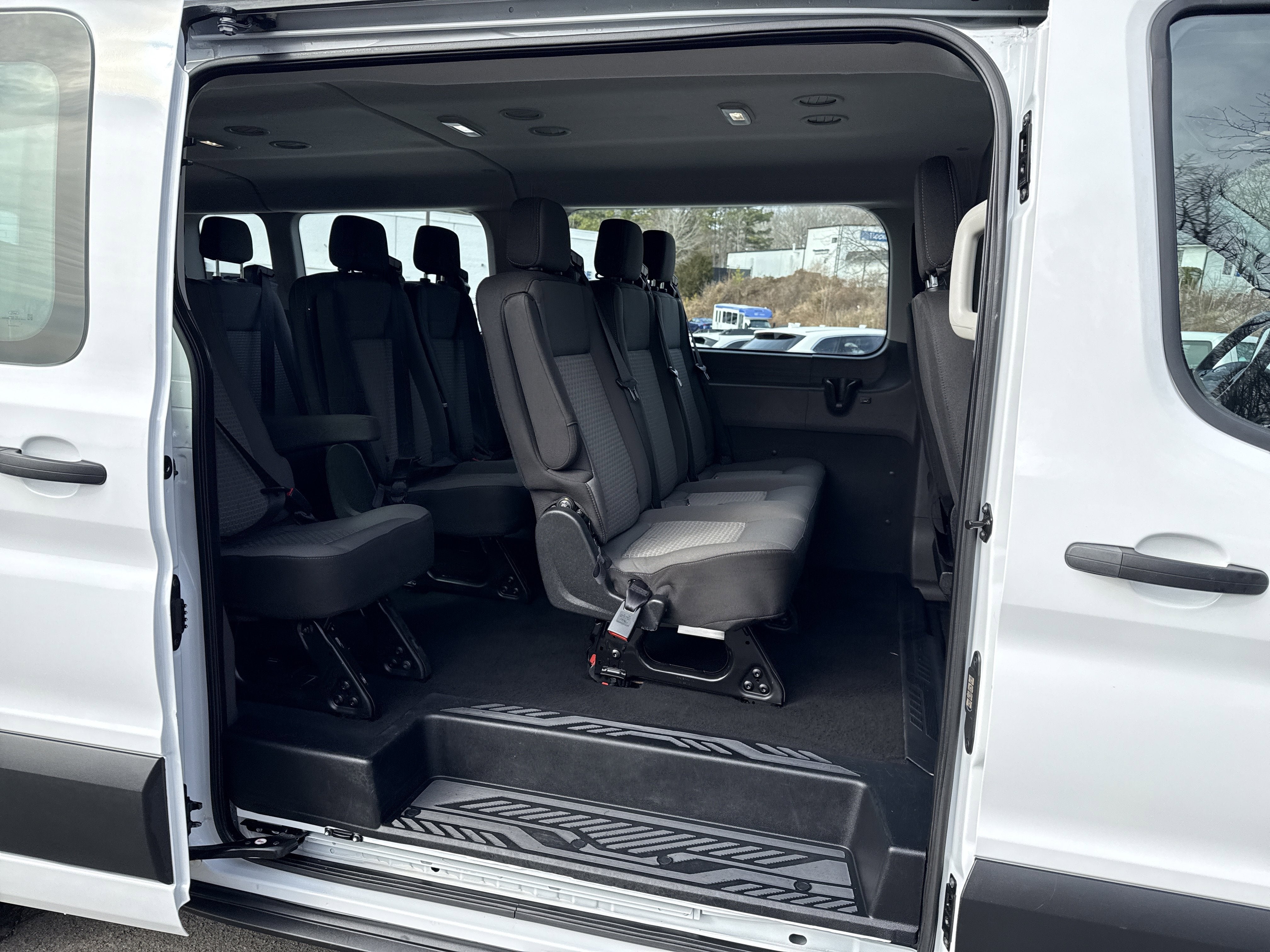 2025 Ford Transit Passenger Wagon XLT