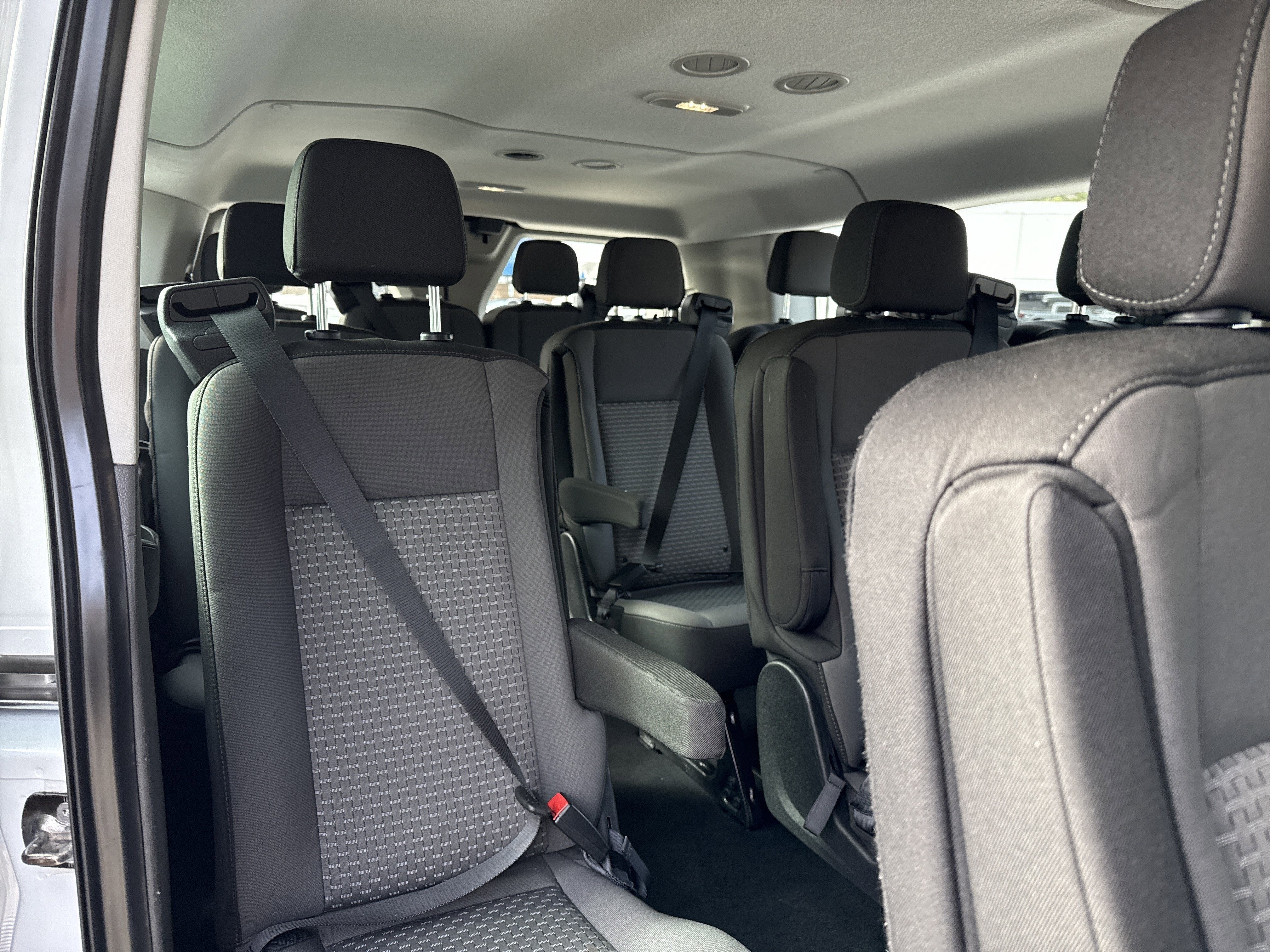 2025 Ford Transit Passenger Wagon XLT