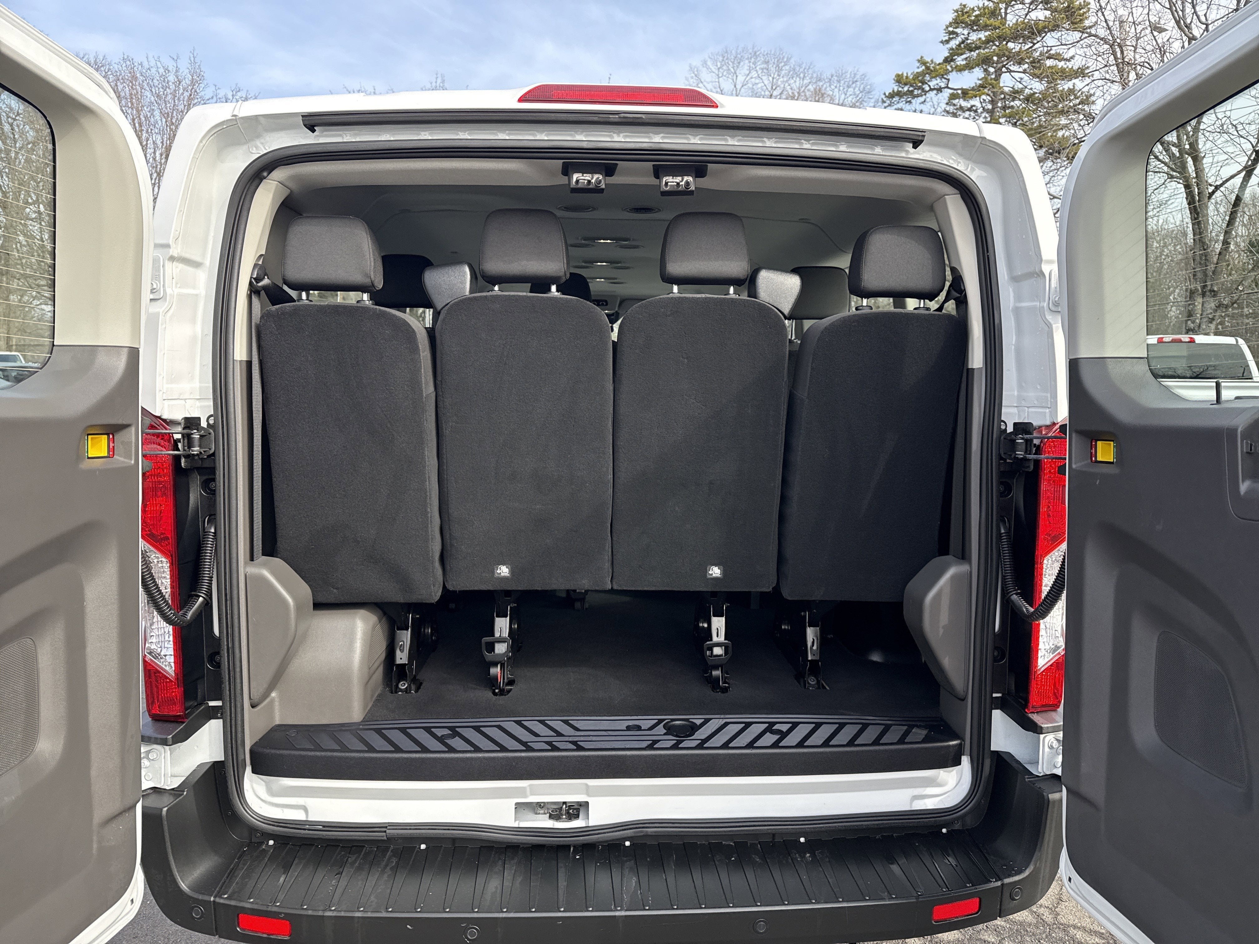 2025 Ford Transit Passenger Wagon XLT