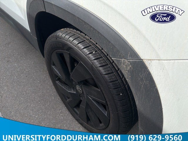 2024 Volkswagen Taos SE Black