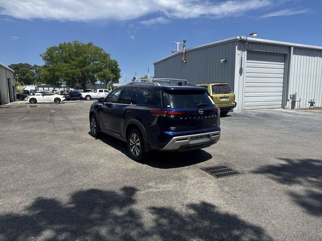 2023 Nissan Pathfinder SL