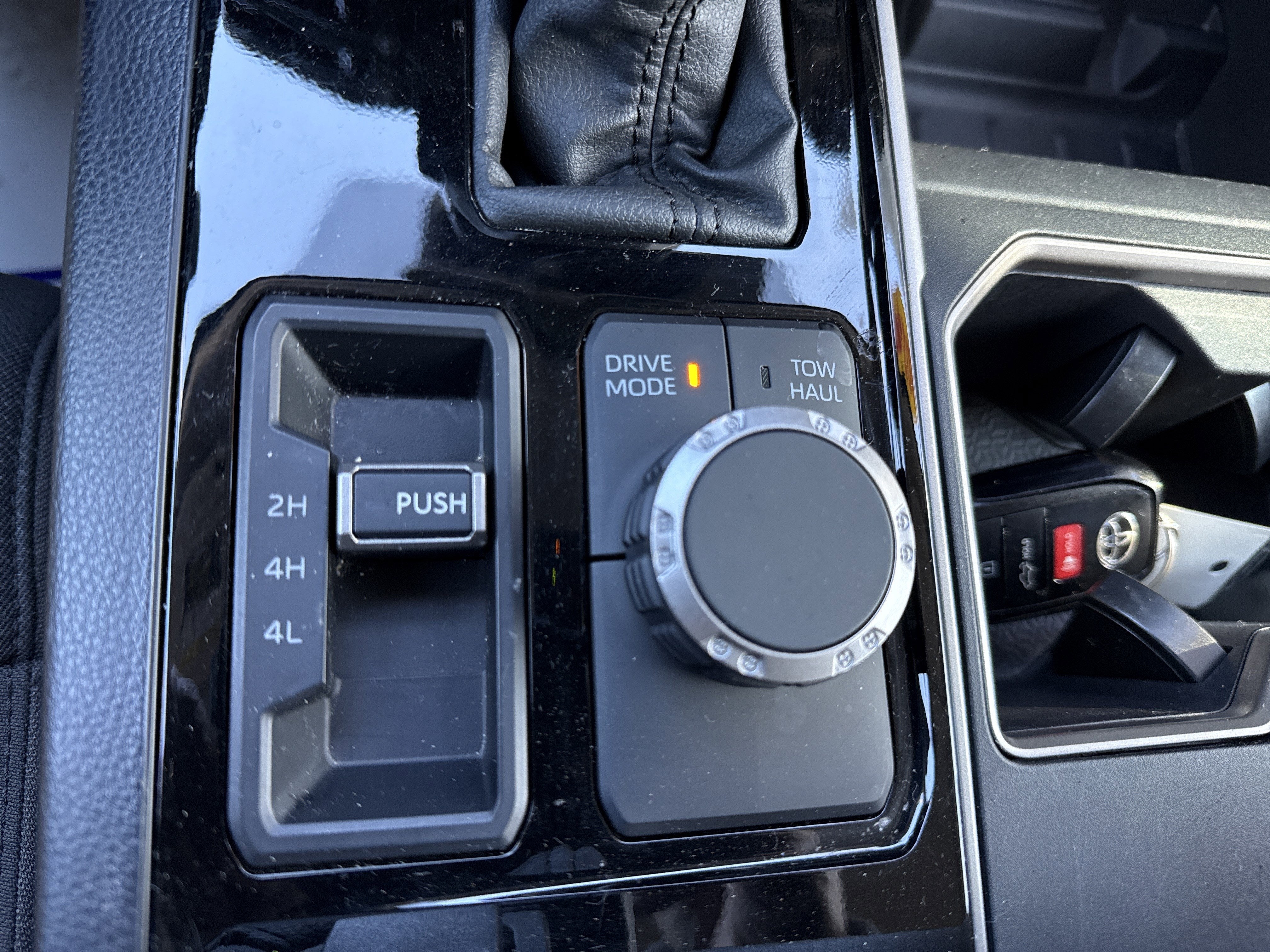 2024 Toyota Tundra 4WD SR5