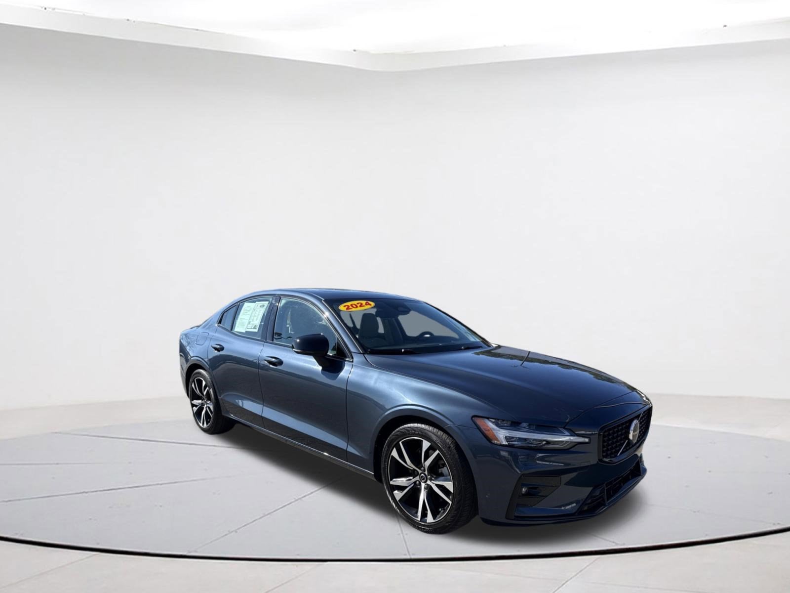 2024 Volvo S60 Core Dark Theme