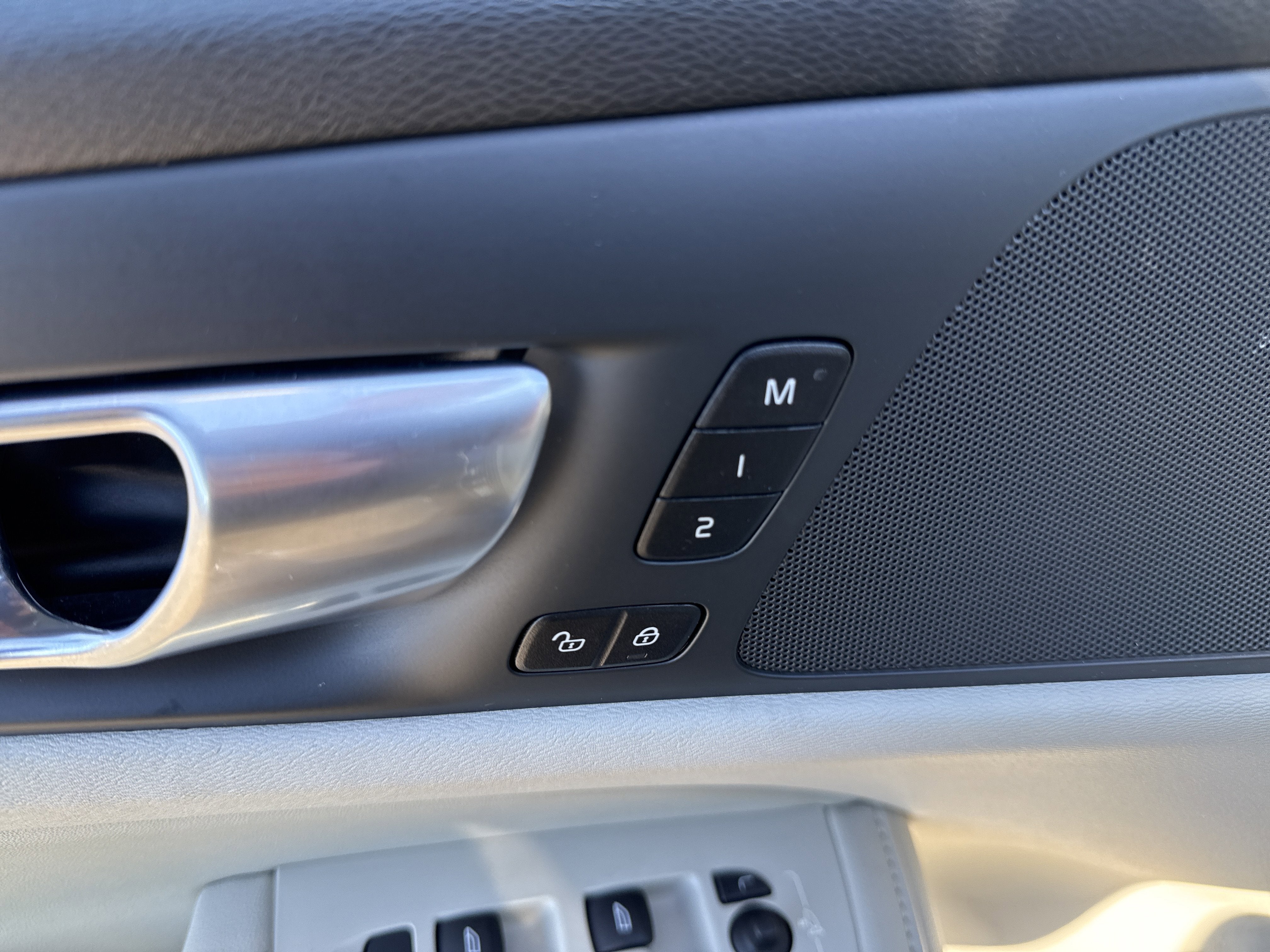 2024 Volvo S60 Core Dark Theme