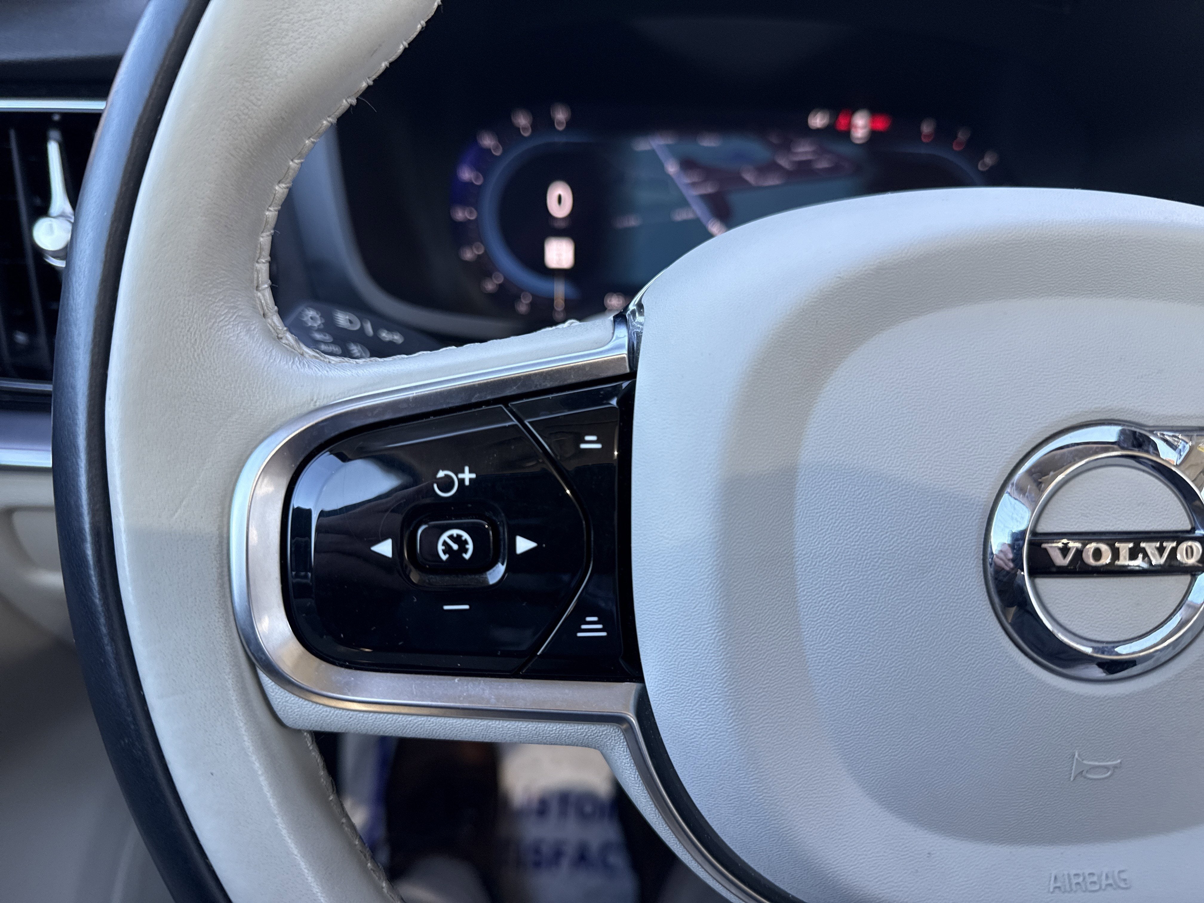 2024 Volvo S60 Core Dark Theme