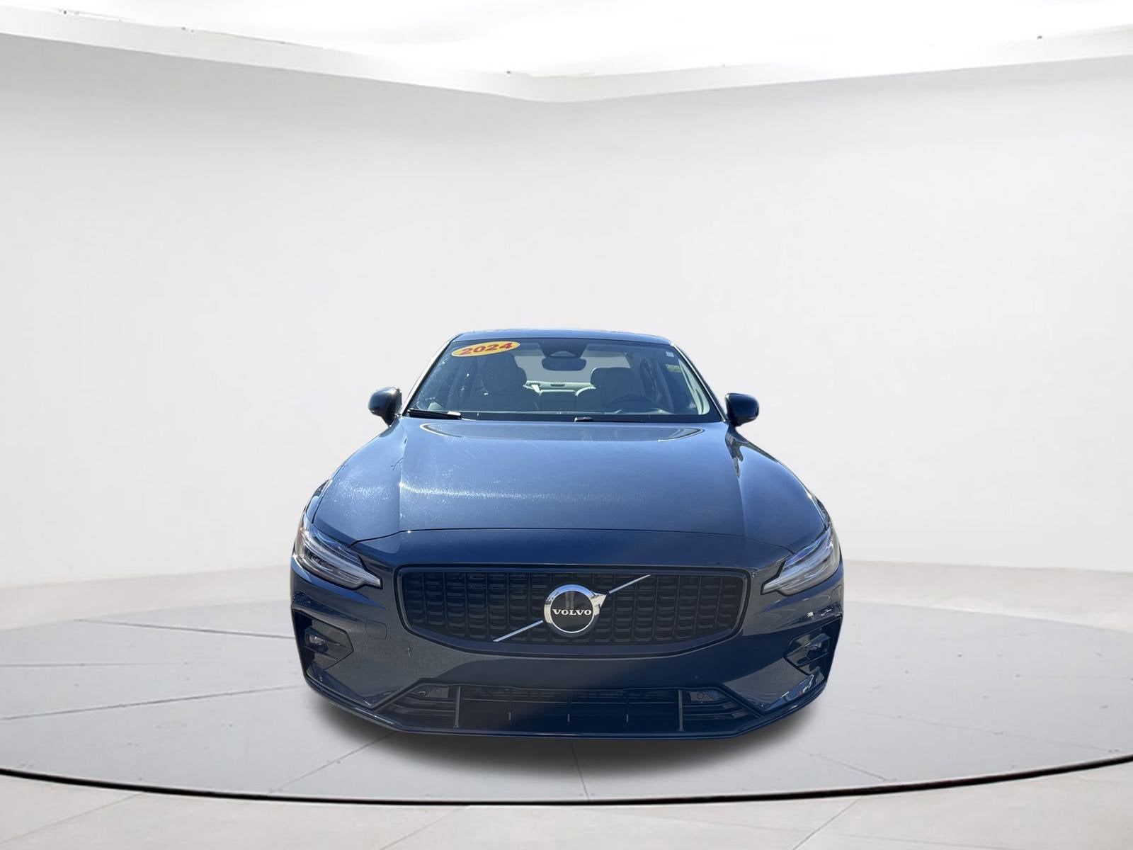 2024 Volvo S60 Core Dark Theme