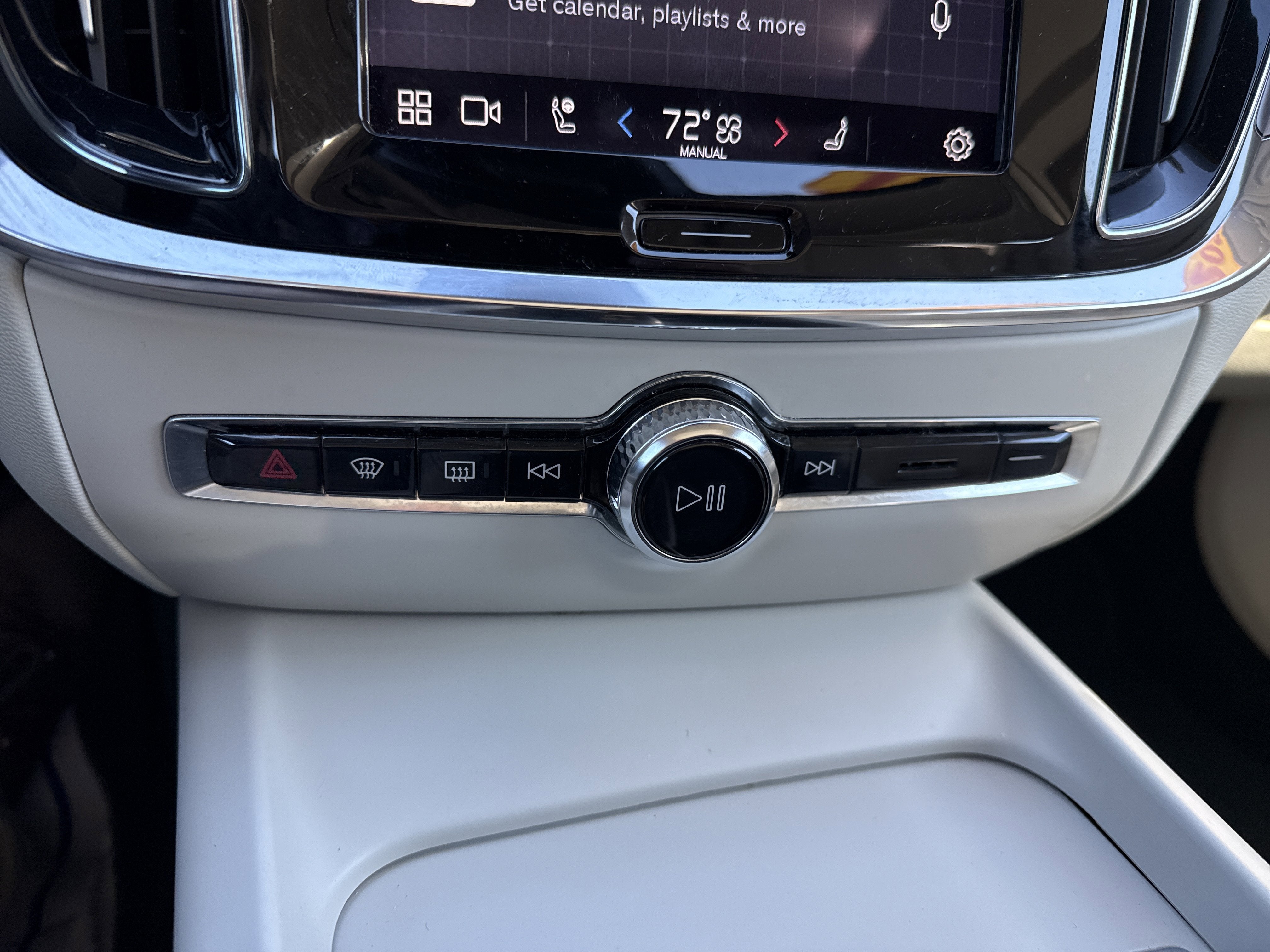 2024 Volvo S60 Core Dark Theme