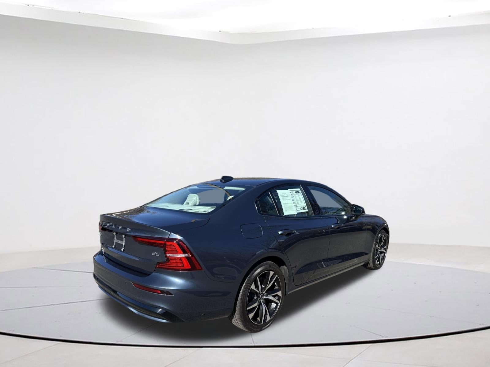 2024 Volvo S60 Core Dark Theme