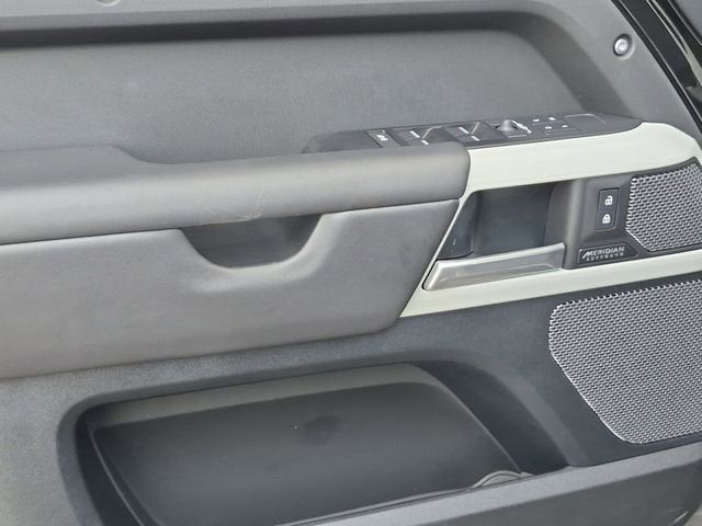 2024 Land Rover Defender SE