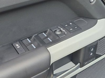 2024 Land Rover Defender SE
