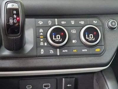 2024 Land Rover Defender SE