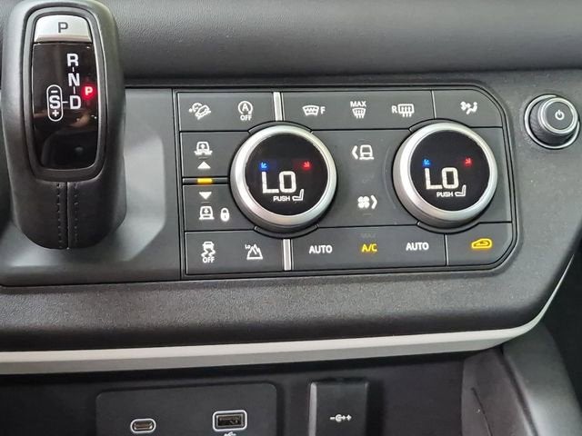 2024 Land Rover Defender SE