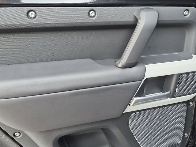 2024 Land Rover Defender SE