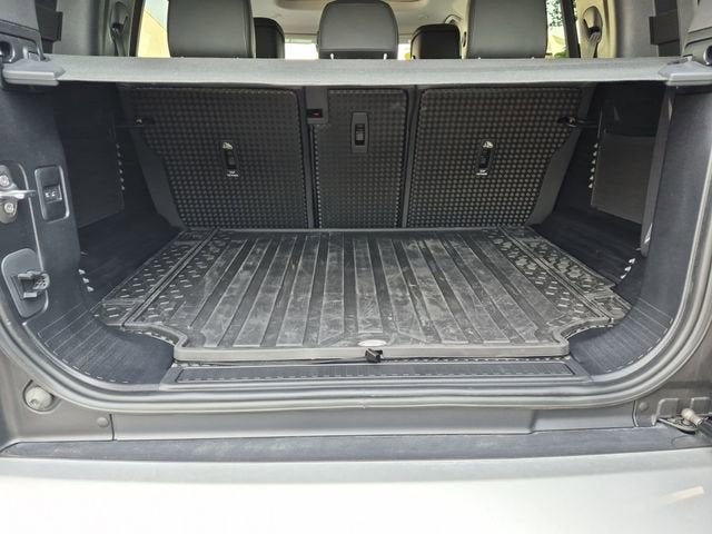2024 Land Rover Defender SE