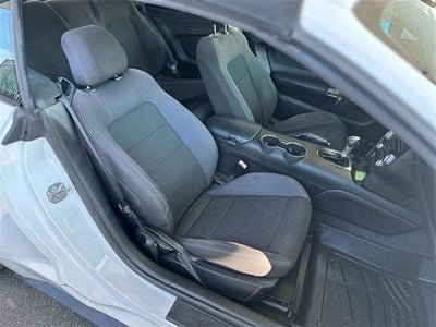 2016 Ford MUSTANG V6