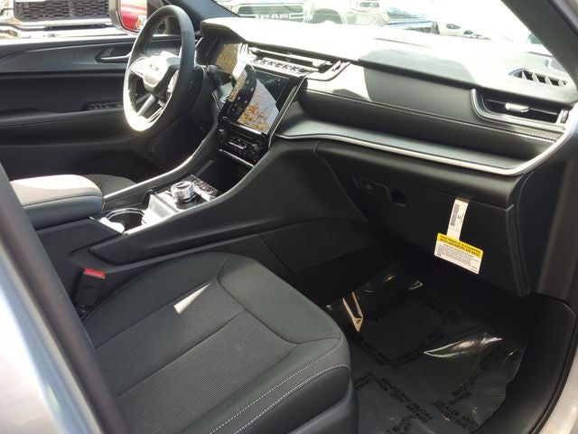 2025 Jeep Grand Cherokee GRAND CHEROKEE LAREDO X 4X2