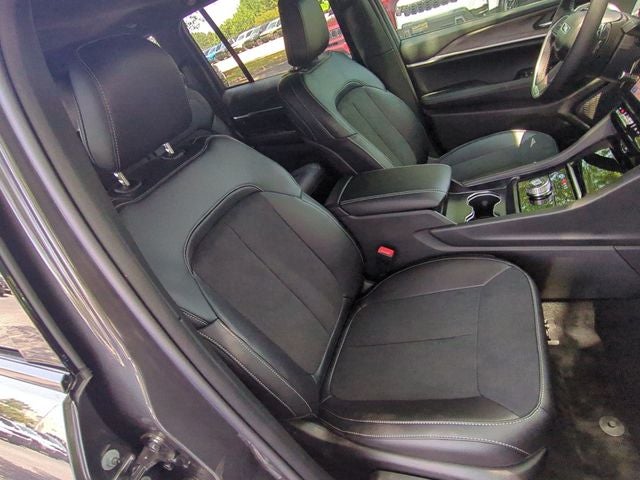 2026 Jeep Grand Cherokee GRAND CHEROKEE LAREDO ALTITUDE 4X2