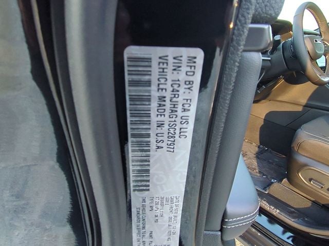 2025 Jeep Grand Cherokee GRAND CHEROKEE LAREDO X 4X4