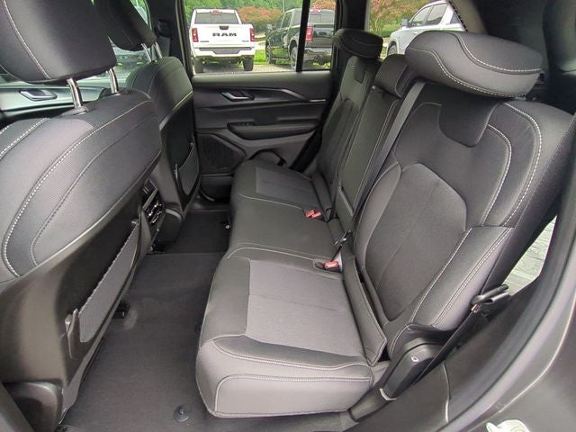 2026 Jeep Grand Cherokee GRAND CHEROKEE LAREDO X 4X4