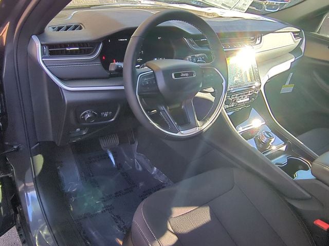 2025 Jeep Grand Cherokee GRAND CHEROKEE L LAREDO X 4X2