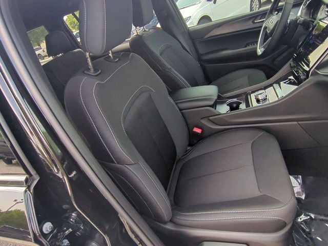 2025 Jeep Grand Cherokee GRAND CHEROKEE L LAREDO X 4X2