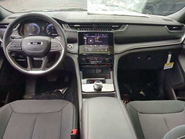 2025 Jeep Grand Cherokee GRAND CHEROKEE L LAREDO X 4X4