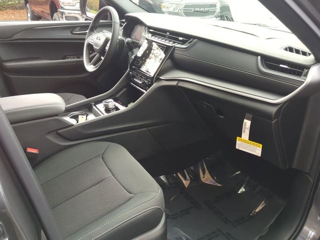 2025 Jeep Grand Cherokee GRAND CHEROKEE L LAREDO X 4X4