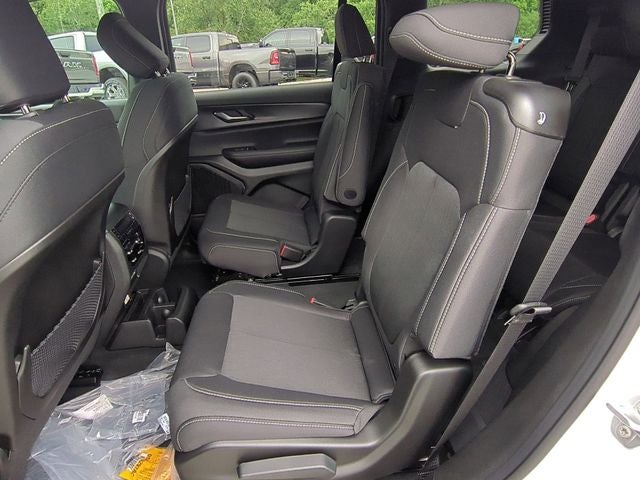 2025 Jeep Grand Cherokee GRAND CHEROKEE L LAREDO X 4X4