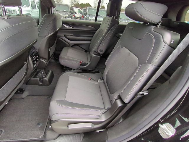 2025 Jeep Grand Cherokee GRAND CHEROKEE L LAREDO X 4X4