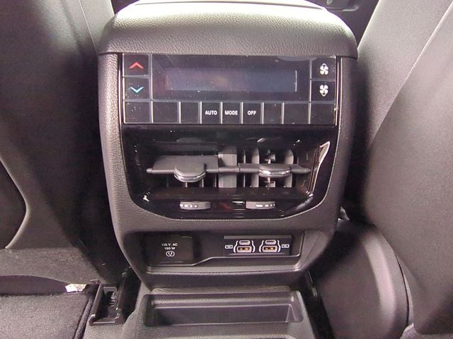 2025 Jeep Grand Cherokee GRAND CHEROKEE L LAREDO X 4X4