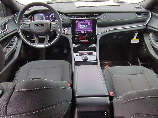 2025 Jeep Grand Cherokee GRAND CHEROKEE L LAREDO X 4X4