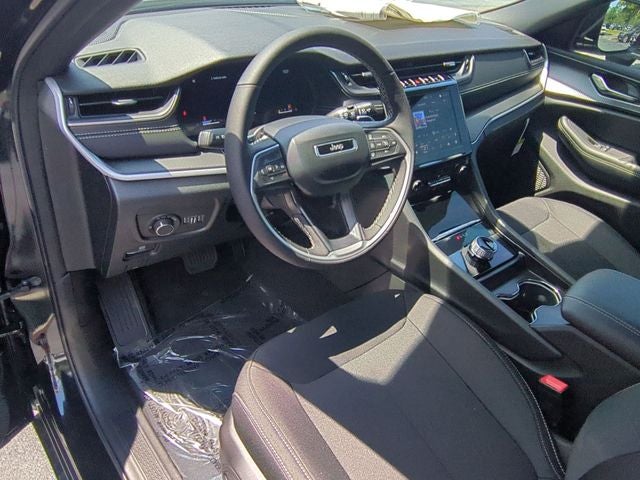 2025 Jeep Grand Cherokee GRAND CHEROKEE L LAREDO X 4X4