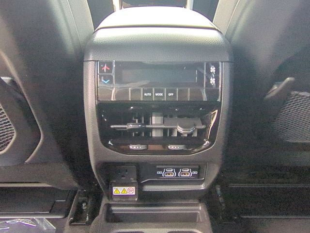 2025 Jeep Grand Cherokee GRAND CHEROKEE L LAREDO X 4X4