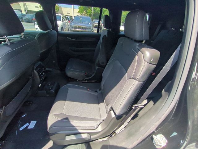 2025 Jeep Grand Cherokee GRAND CHEROKEE L LAREDO X 4X4