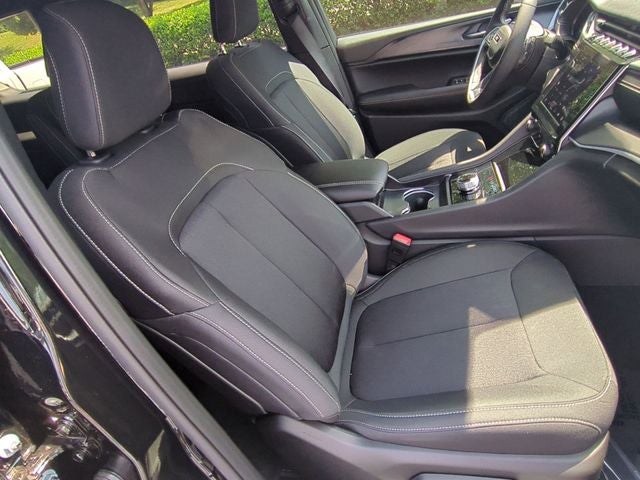 2025 Jeep Grand Cherokee GRAND CHEROKEE L LAREDO X 4X4