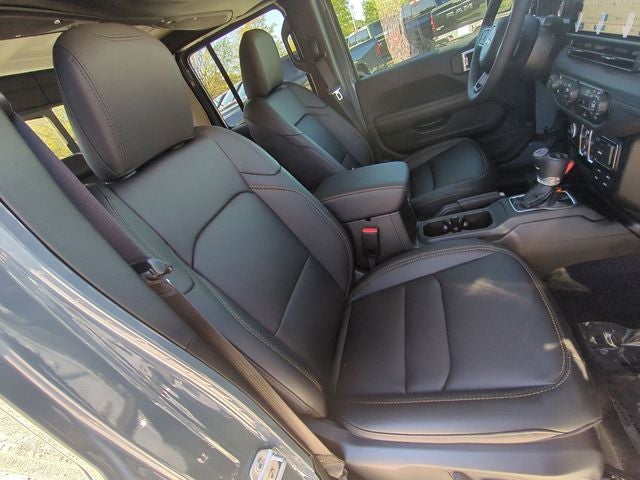2026 Jeep Gladiator GLADIATOR SAHARA 4X4