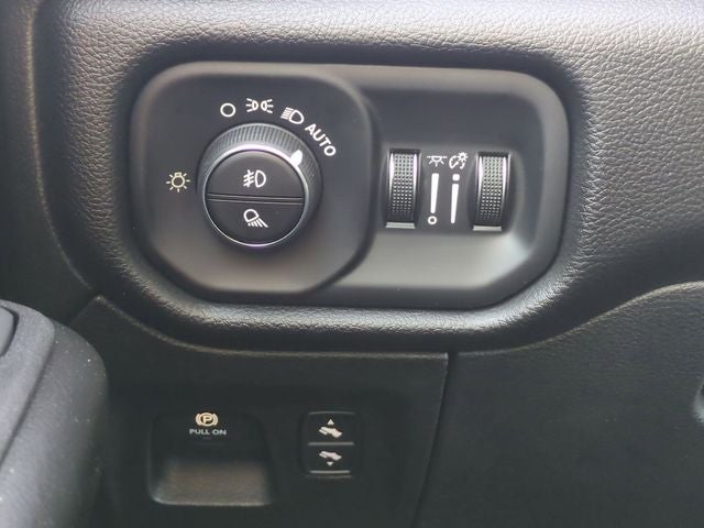 2025 RAM 1500 Big Horn Crew Cab 4x4 5'7' Box