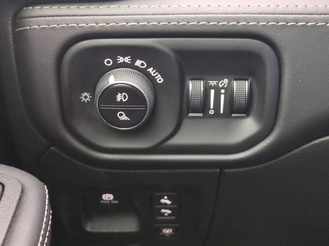 2026 RAM Ram 1500 RAM 1500 LIMITED CREW CAB 4X4 5'7' BOX