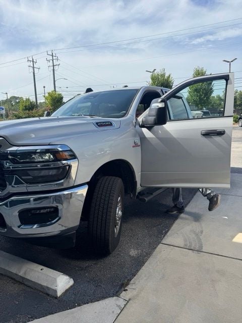 2025 RAM 2500 Tradesman Crew Cab 4x4 6'4' Box