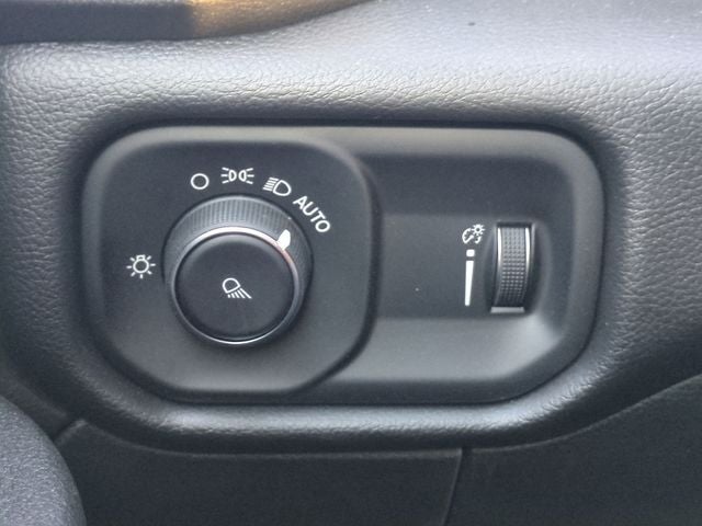 2024 RAM 2500 Tradesman Crew Cab 4x2 6'4' Box