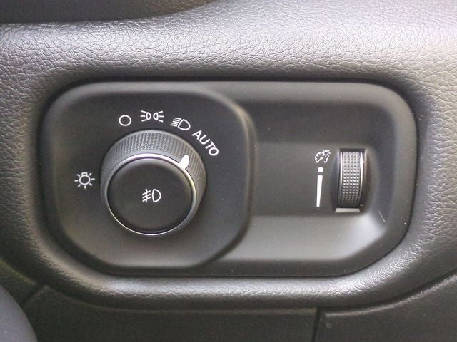 2025 RAM Ram 5500 Chassis Cab RAM 5500 TRADESMAN CHASSIS REGULAR CAB 4X4 108' CA