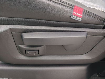 2026 RAM Ram 5500 Chassis Cab RAM 5500 TRADESMAN CHASSIS CREW CAB 4X4 84' CA