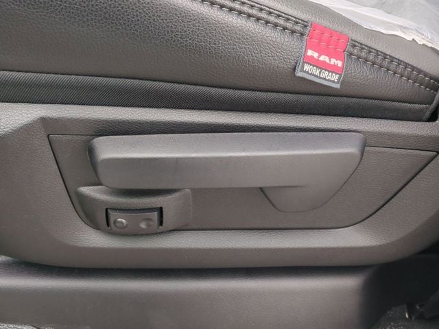 2026 RAM Ram 5500 Chassis Cab RAM 5500 TRADESMAN CHASSIS CREW CAB 4X4 84' CA