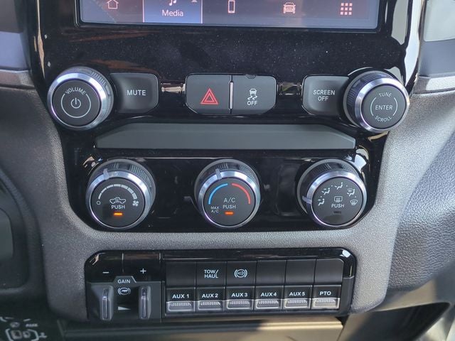 2026 RAM Ram 5500 Chassis Cab RAM 5500 TRADESMAN CHASSIS CREW CAB 4X4 84' CA