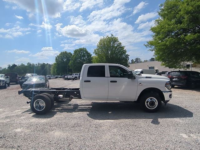 2026 RAM Ram 3500 Chassis Cab RAM 3500 TRADESMAN CREW CAB CHASSIS 4X4 60' CA
